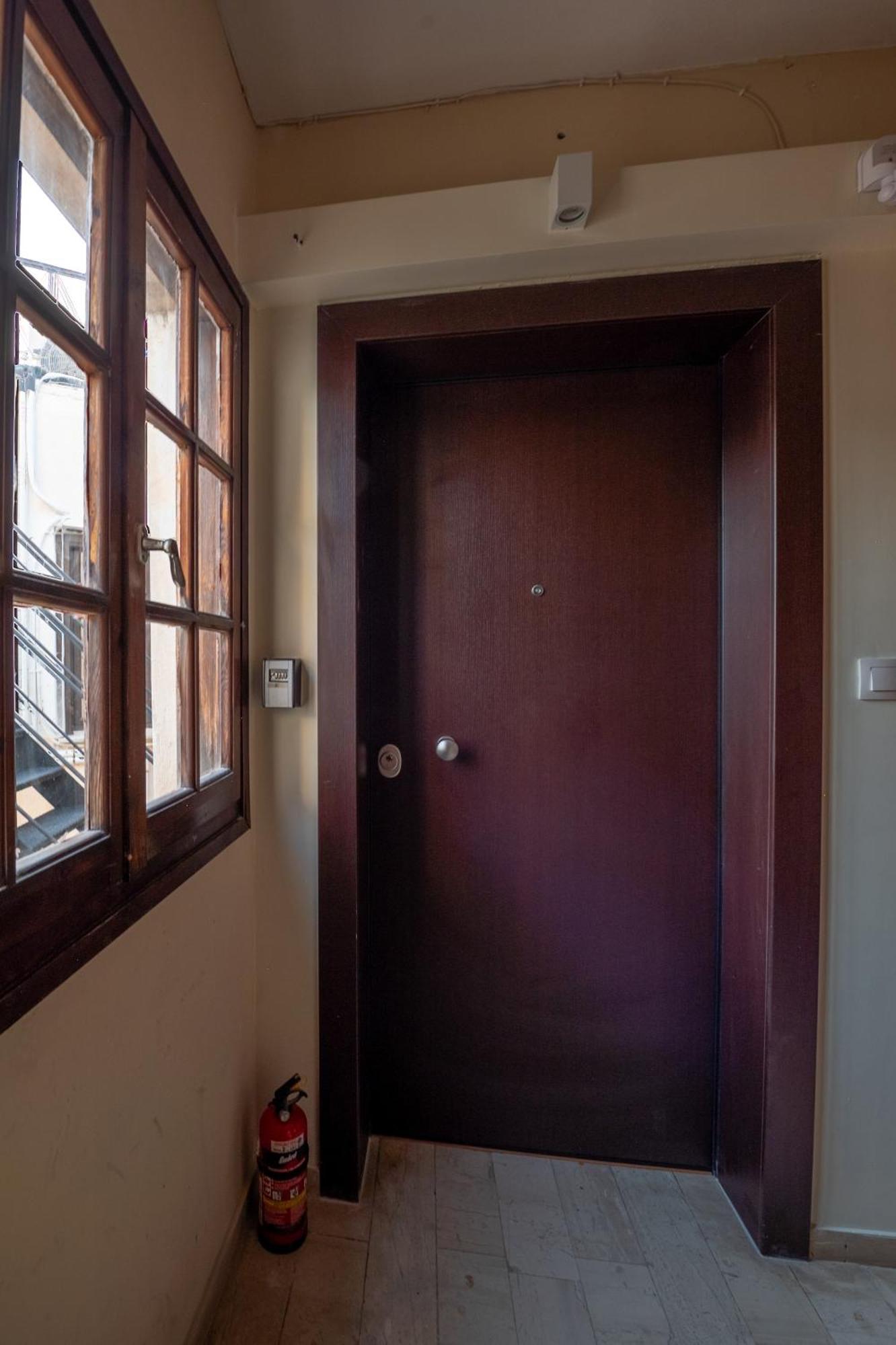 Live Life Plaka Apartment Атина Екстериор снимка