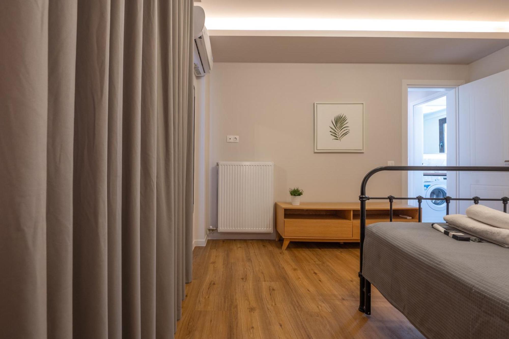 Live Life Plaka Apartment Атина Екстериор снимка